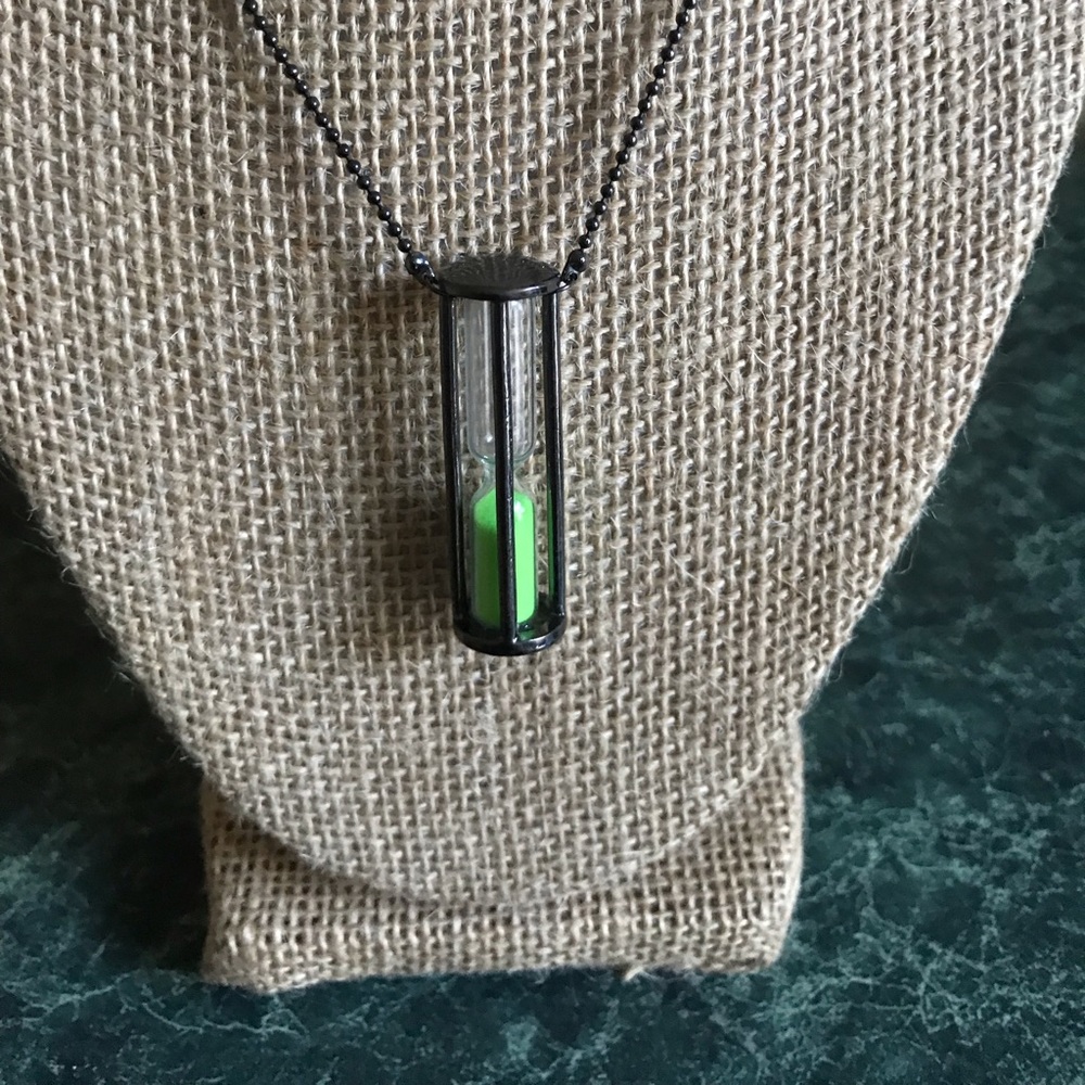 Marc Jacobs Hourglass Pendant